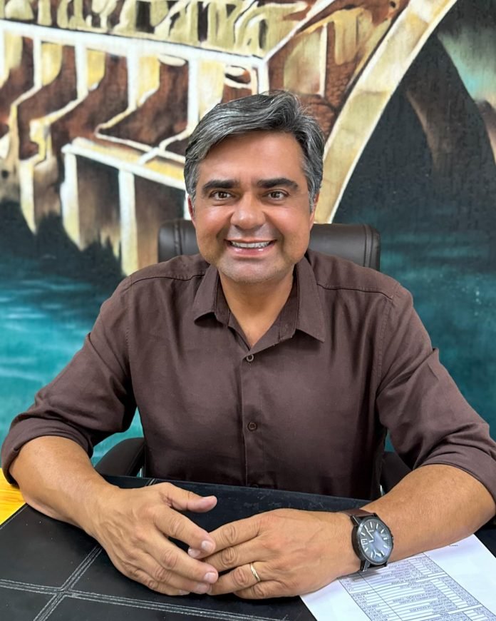 Prefeito Fabiano Marques encaminha à Câmara projeto que garante aumento para professores efetivos e contratados de Petrolândia