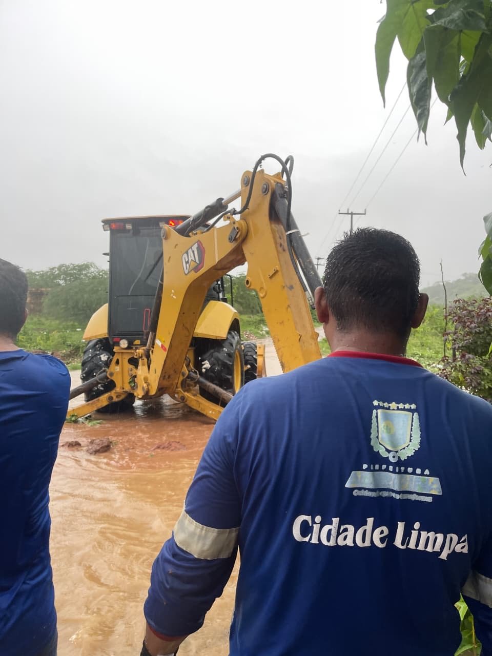 Prefeitura de Araripina intensifica ações emergenciais para solucionar impactos causados pelas fortes chuvas