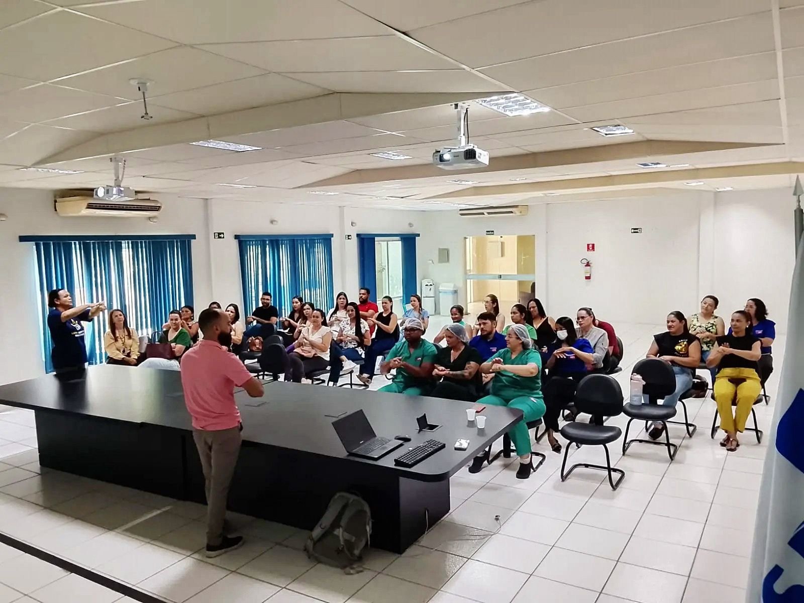 Ouricuri: Capacitação em Libras fortalece inclusão e qualifica atendimento no Hospital Regional Fernando Bezerra