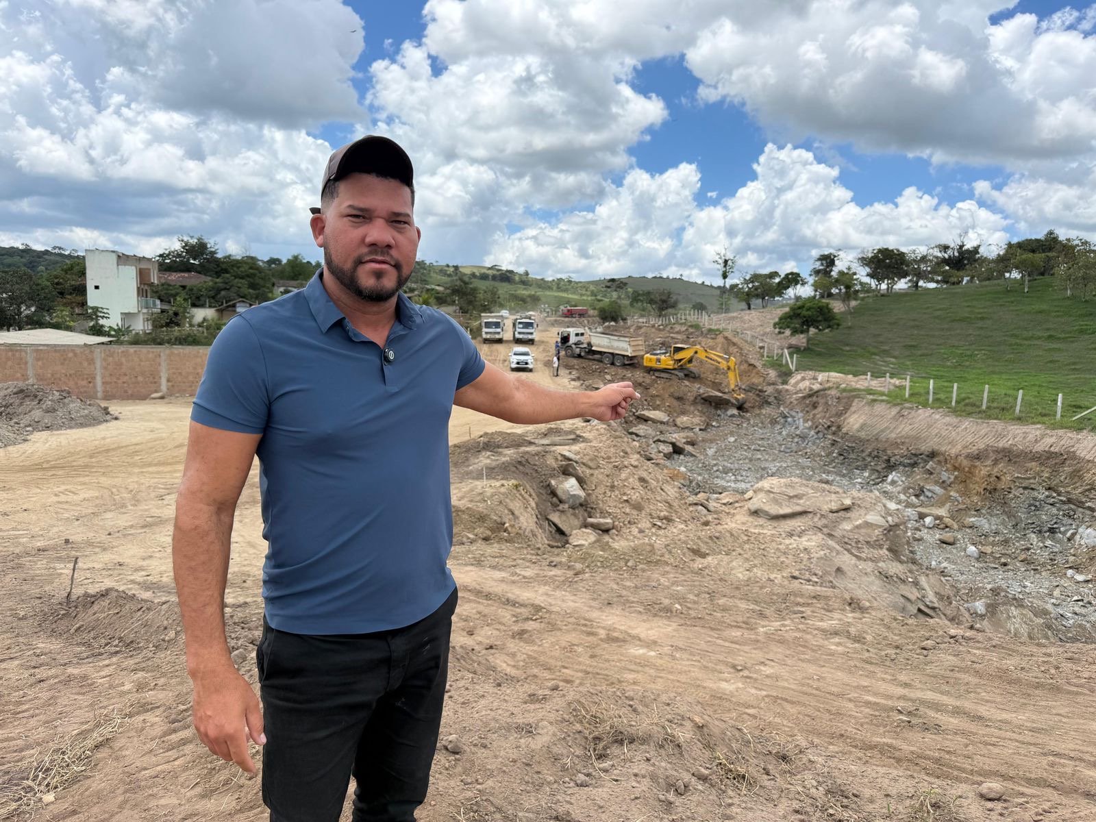 Abimael Santos critica lentidão nas obras da PE-87 em Gravatá