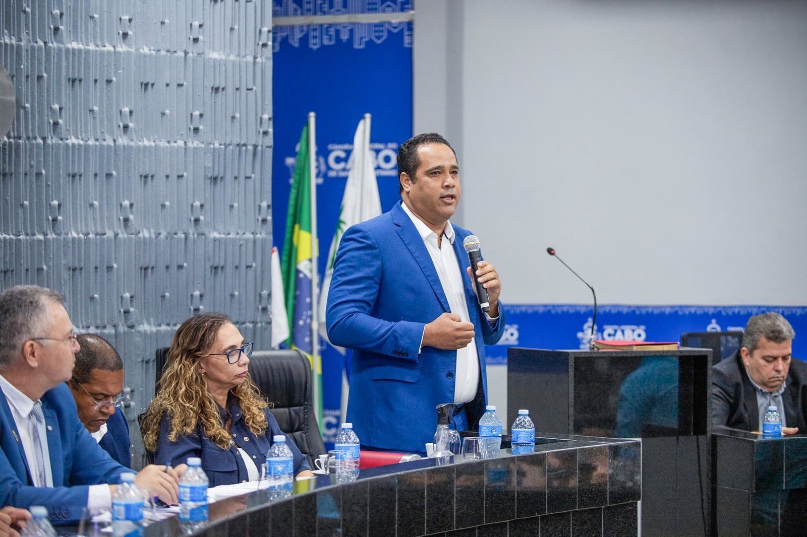 Propostas do Deputado Jeferson Timóteo busca criar Fundo Municipal de Transporte com destinação de emendas para o fundo e transformar multas de infrações de trânsito em investimento para o fundo de transporte no Cabo