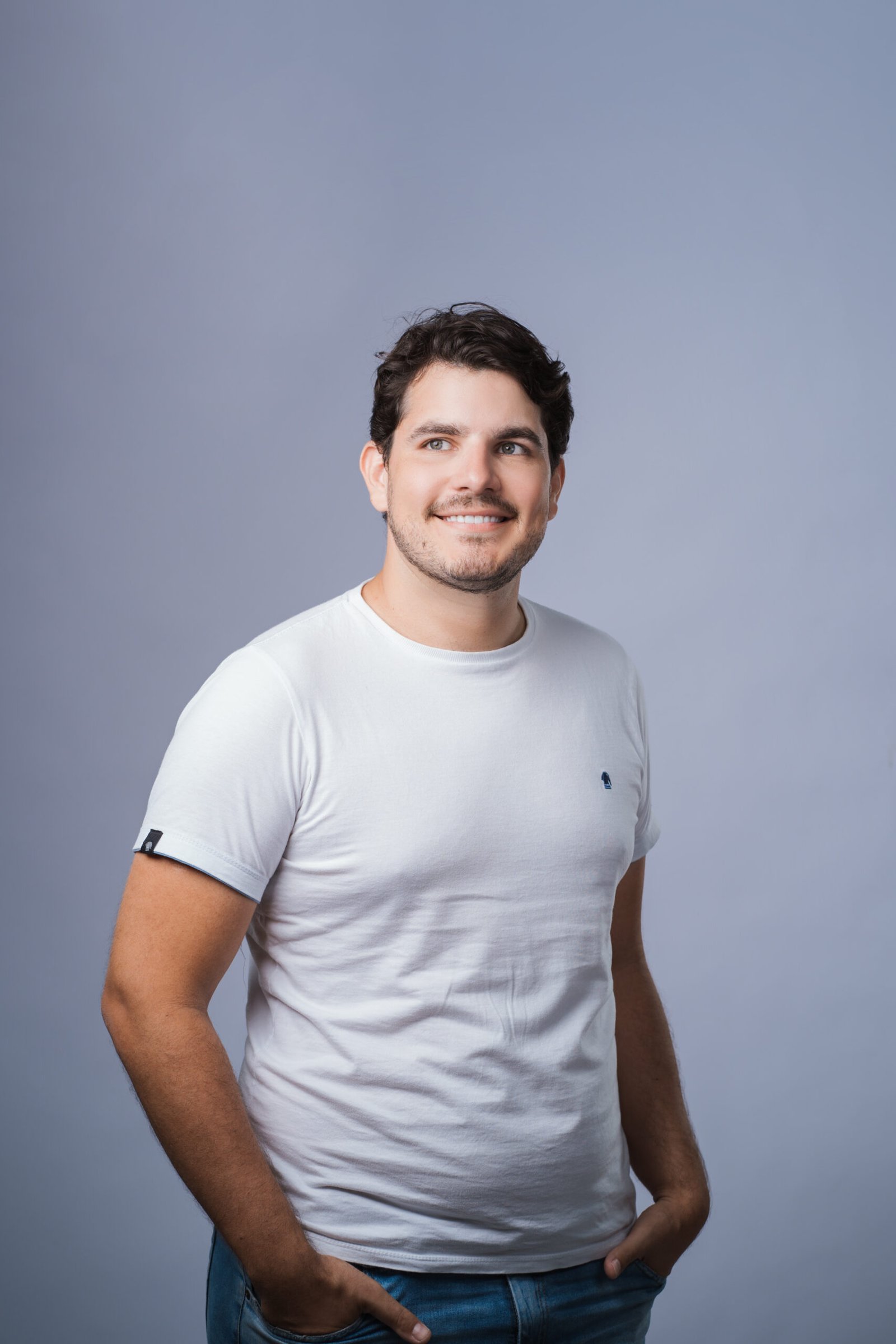 Prefeito Ismael Lira anuncia reajuste salarial para profissionais da educação em Orocó