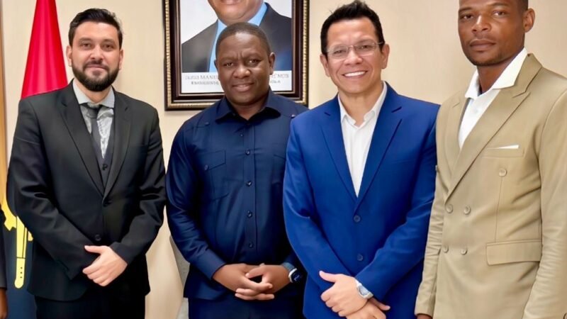 Secretário de Vitória cumpre agenda internacional em Angola, se reúne com ministro e palestra para oficiais das forças de segurança