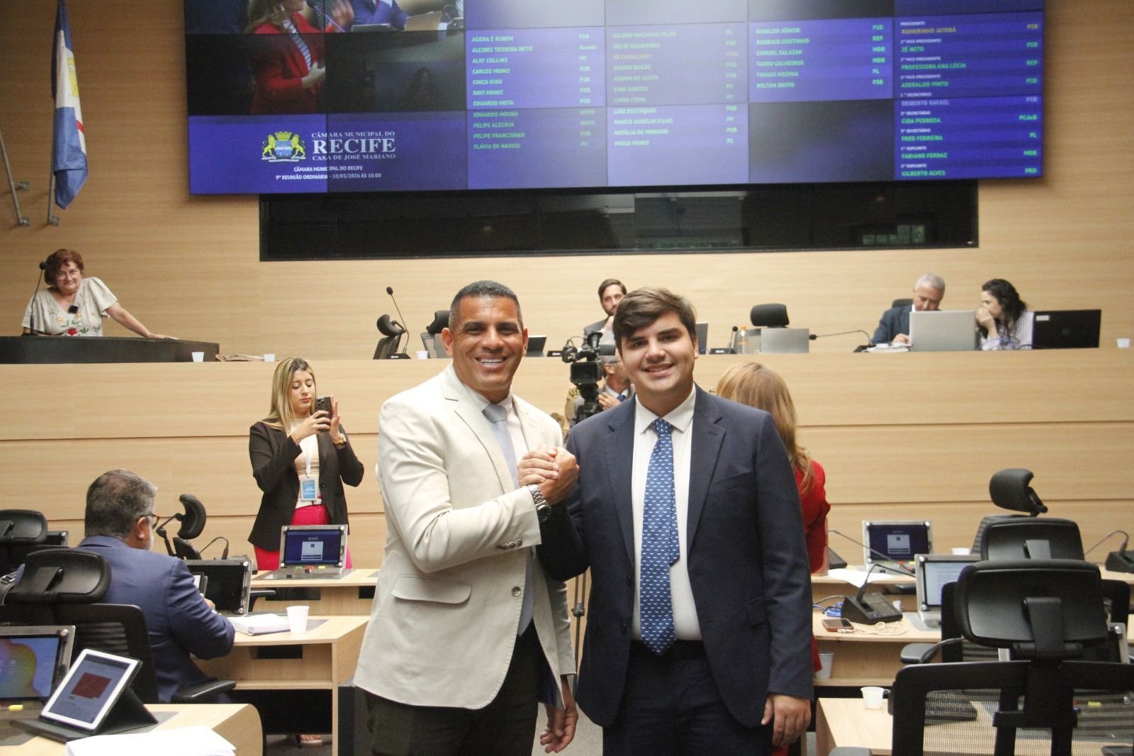 Vereador Alef Collins e ex-vereador Ronaldo Lopes debatem o futuro político do Recife e de Pernambuco