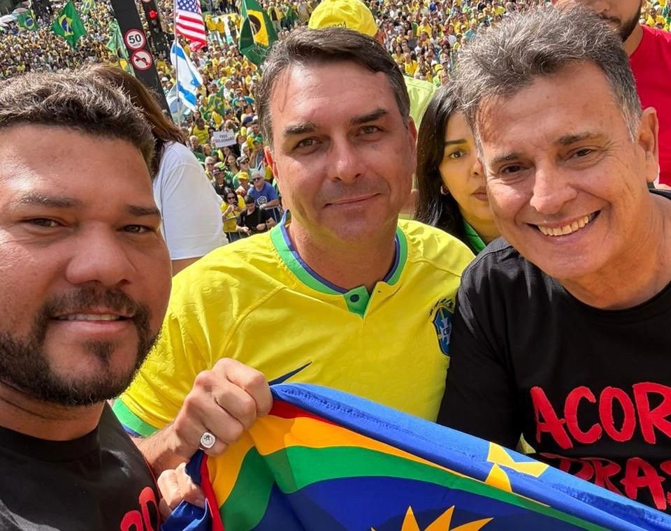 Deputados Abimael Santos e Coronel Meira marcam presença em manifestação na Avenida Paulista