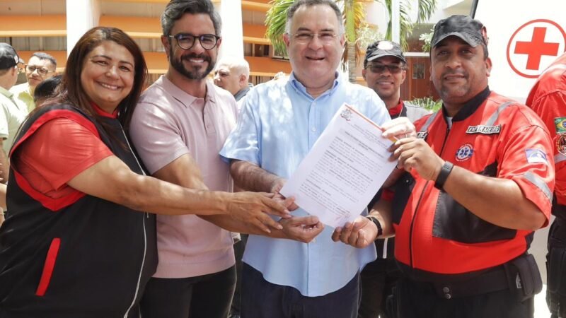 Prefeito Zeca Cavalcanti entrega nova ambulância ao GSVA e amplia atendimento de urgência em Arcoverde