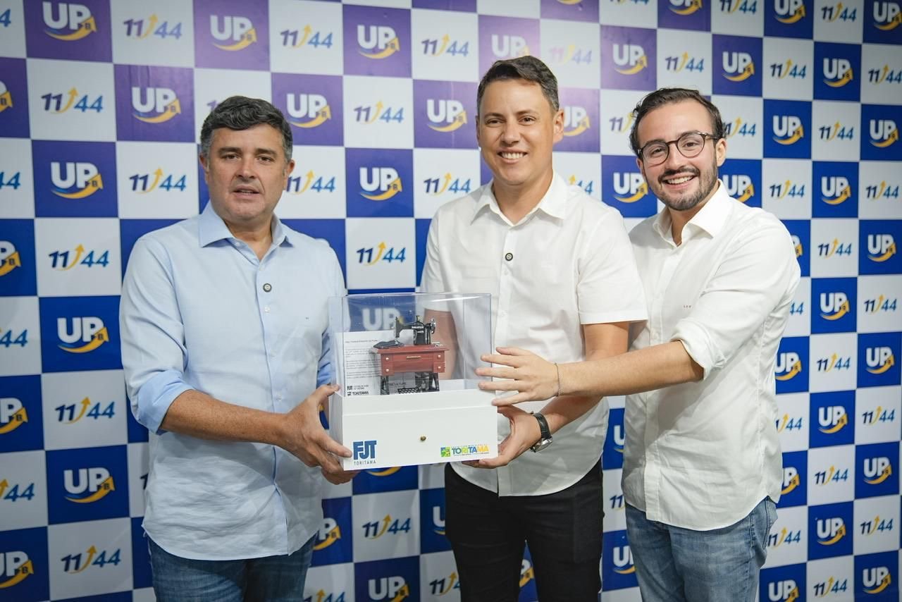 Prefeito Sérgio Colin entrega convite do Festival do Jeans 2026 a Eduardo e Lula da Fonte