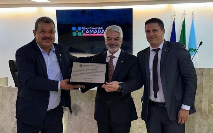 Camaragibe concede título de cidadão ao senador Humberto Costa
