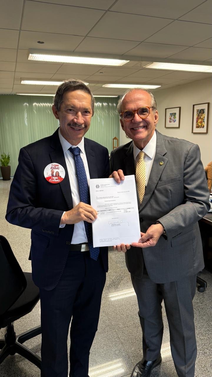 Elizinho consegue um caminhão pipa novo para servir a população de Carnaubeira