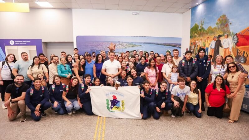 Juazeiro pelo Mundo: Com as malas cheias de histórias e muita emoção, estudantes da rede municipal retornam de intercâmbio na Inglaterra