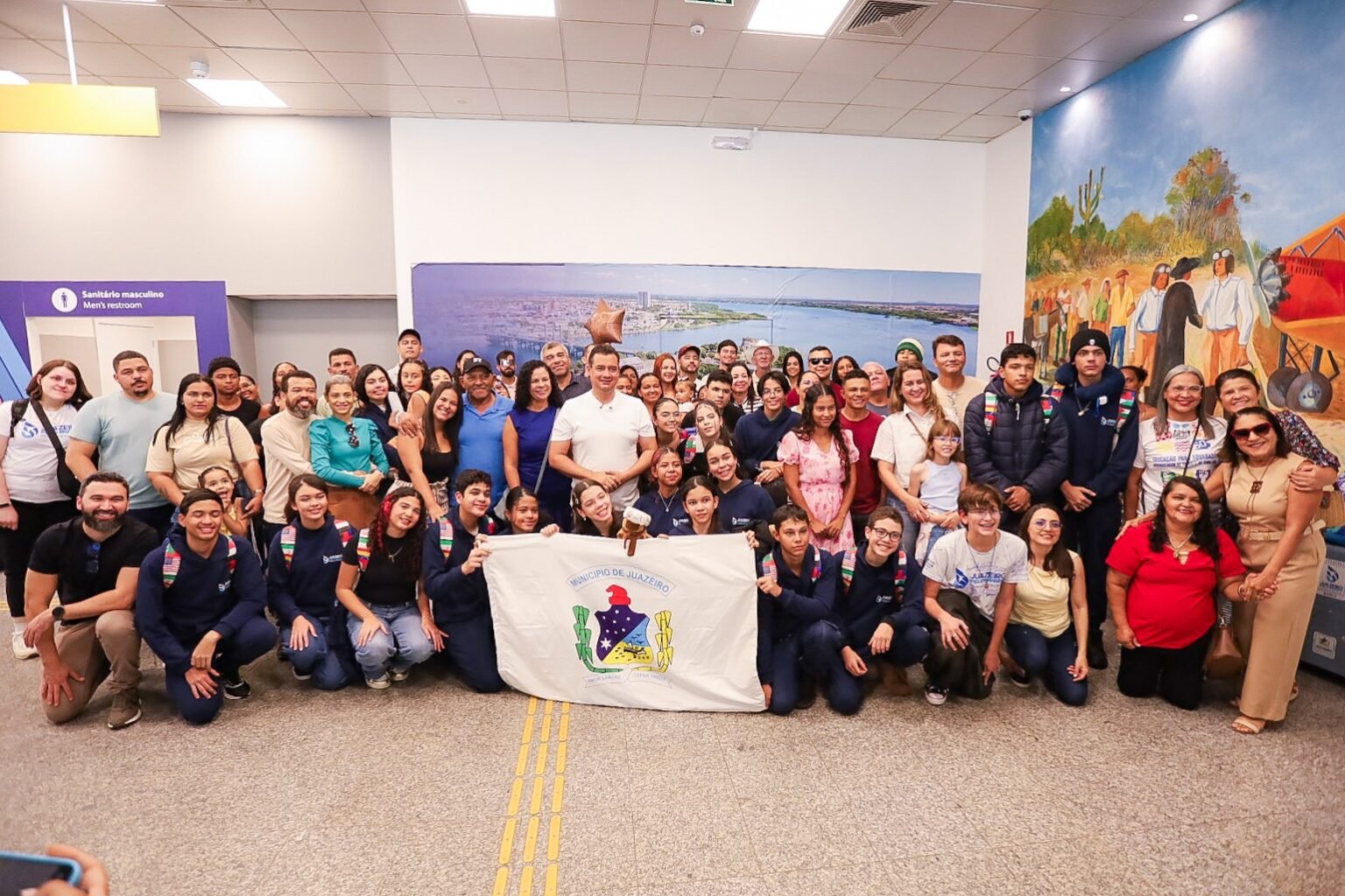 Juazeiro pelo Mundo: Com as malas cheias de histórias e muita emoção, estudantes da rede municipal retornam de intercâmbio na Inglaterra