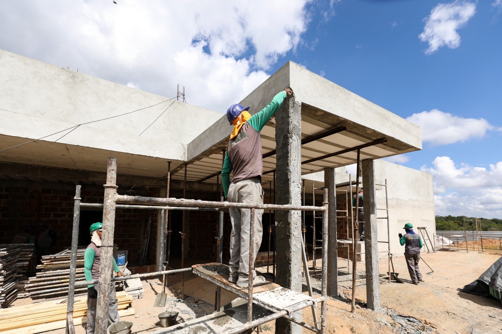 Pernambuco inicia 2026 com saldo positivo de empregos com destaque para construção civil