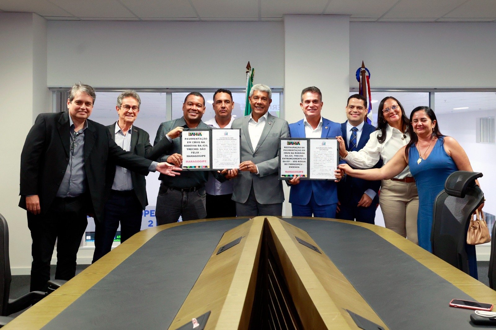 Governador autoriza obras na BA-420 e entrega equipamentos para Maragogipe