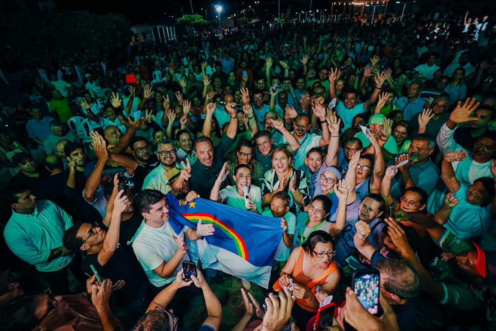 No Sertão do Pajeú, governadora Raquel Lyra inaugura novo trecho da PE-263, autoriza construção de creche e entrega dessalinizadores