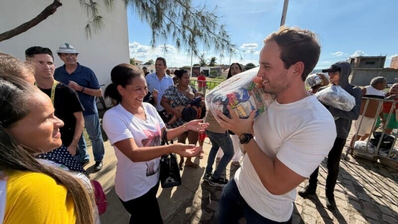 Entrega de cestas de alimentos beneficia famílias de Ouricuri