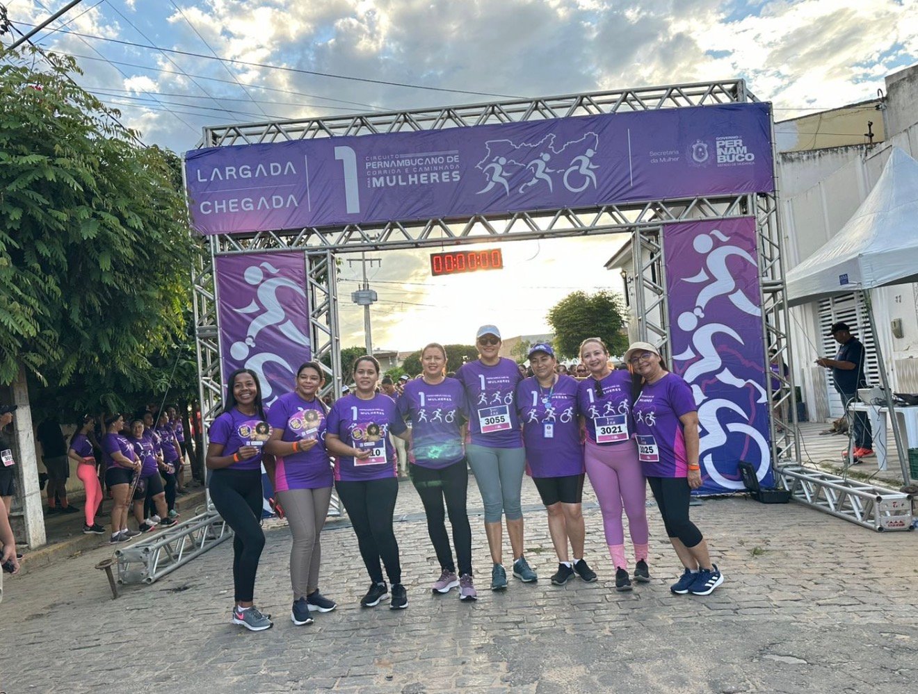 Parceria entre Governo do Estado e Prefeitura Municipal de Sertânia leva 1º Circuito de Corrida e Caminhada para Mulheres lota às ruas da cidade.