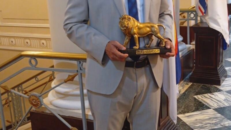 Rinaldo Barros recebe Troféu Leão Dourado em reconhecimento de destaque