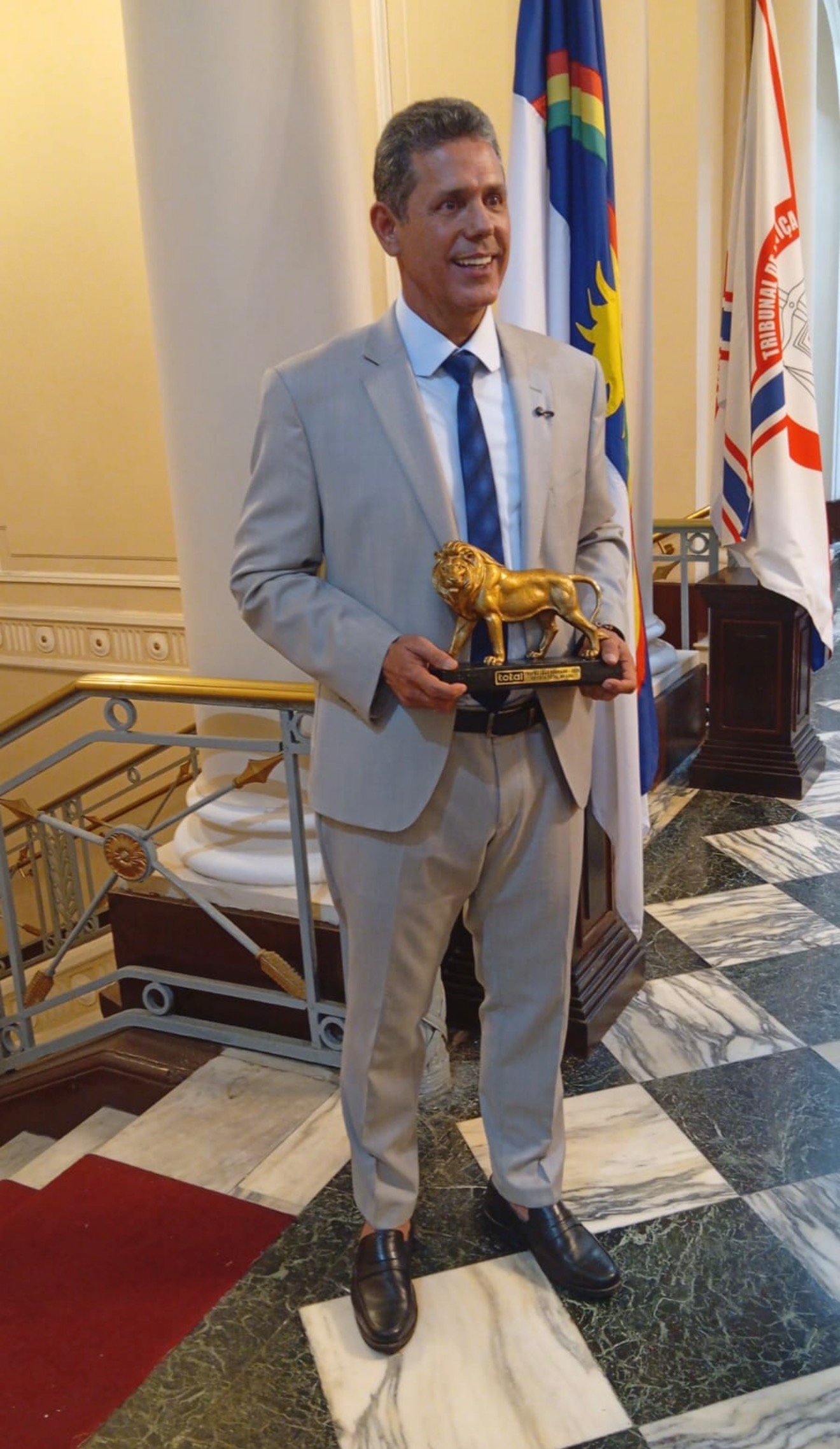 Rinaldo Barros recebe Troféu Leão Dourado em reconhecimento de destaque