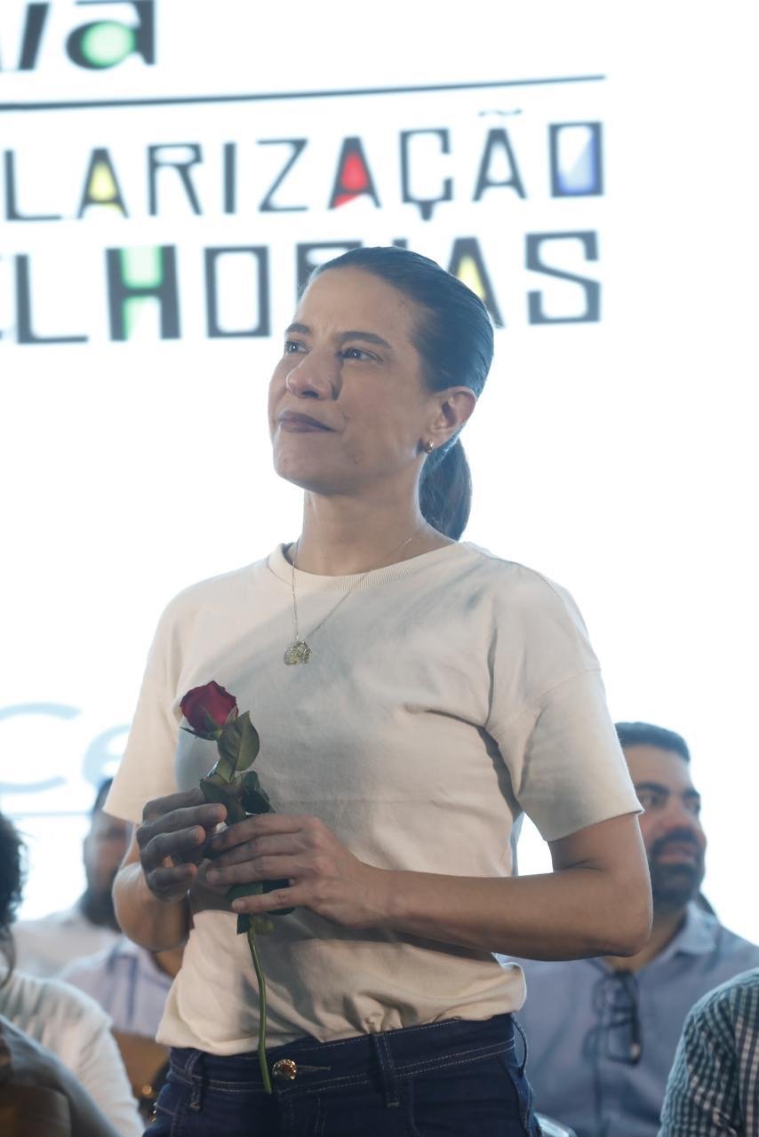 Em Vitória de Santo Antão, governadora Raquel Lyra entrega 700 títulos de propriedade e anuncia ampliação do abastecimento de água e construção de creche