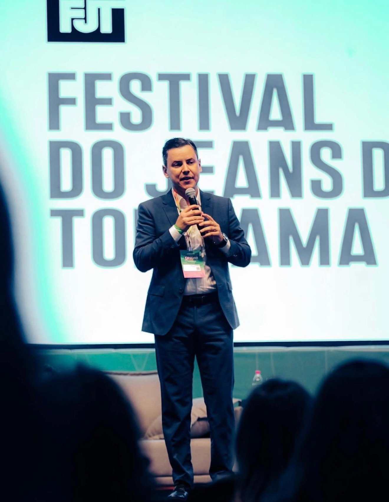 Prefeito Sérgio Colin confirma lançamento do Festival do Jeans com anúncio da grade de shows para o dia 26/03