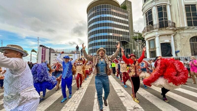 Projeto Perambulando 2026 transformou Recife Antigo em grande arraial junino neste domingo