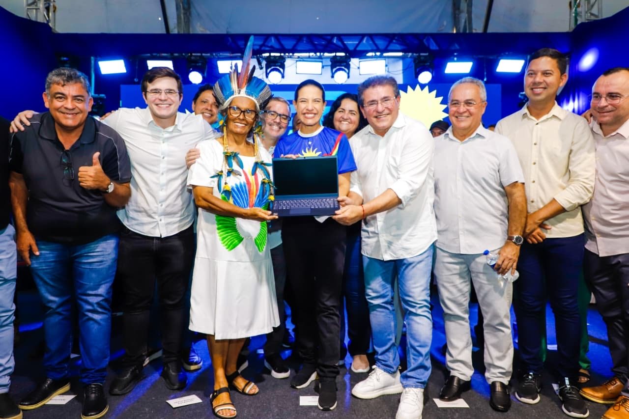 Na abertura do Clipe, em Serra Talhada, governadora Raquel Lyra entrega computadores para professores e autoriza obras do Complexo de Polícia Científica