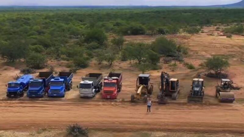 Prefeito Ismael Lira anuncia recuperação de 20 mil metros de estradas no Território Quilombola em Orocó, ação articulada com a governadora Raquel Lyra