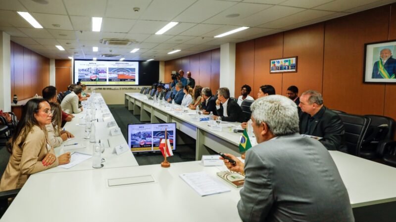 Governador se reúne com prefeita de Araci e discute novos investimentos para o município