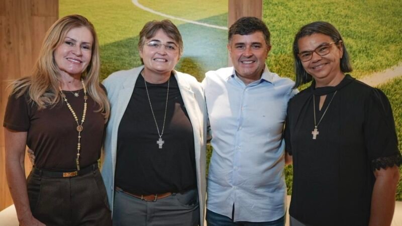 Eduardo da Fonte destina mais R$ 2 milhões para o Hospital de Câncer do Sertão e amplia acesso ao tratamento no Araripe