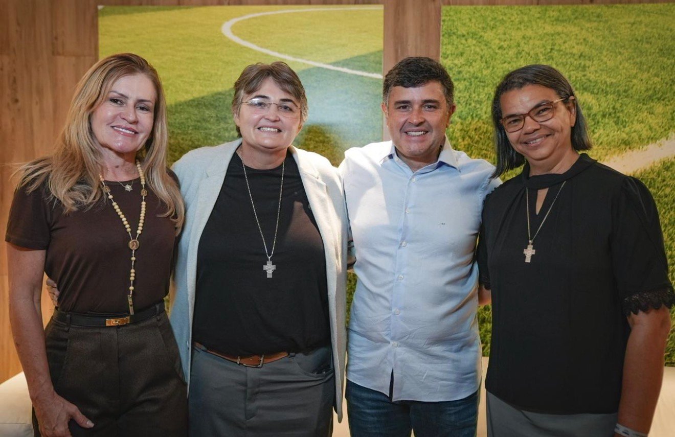 Eduardo da Fonte destina mais R$ 2 milhões para o Hospital de Câncer do Sertão e amplia acesso ao tratamento no Araripe