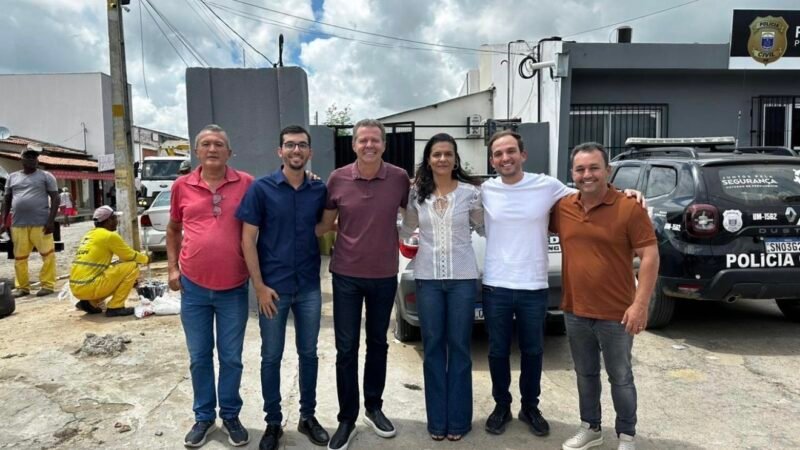Prefeitura de Ouricuri realiza retirada de carros e motos apreendidos no entorno da delegacia