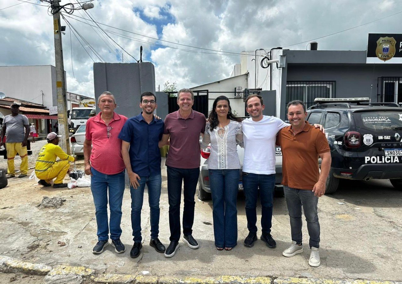 Prefeitura de Ouricuri realiza retirada de carros e motos apreendidos no entorno da delegacia