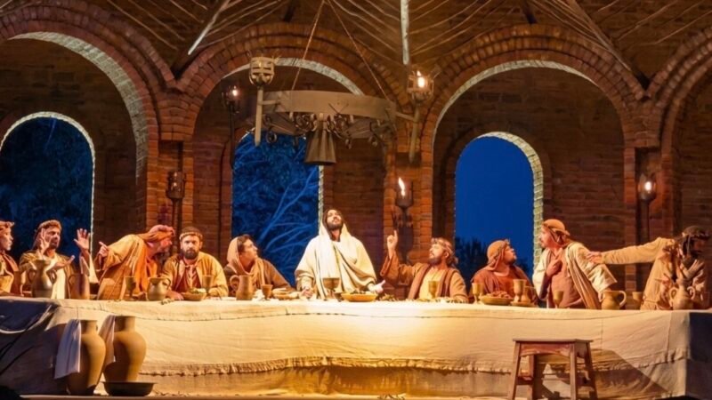 Raquel Lyra prestigia pré-estreia da Paixão de Cristo de Nova Jerusalém em celebração ao centenário de Plínio Pacheco