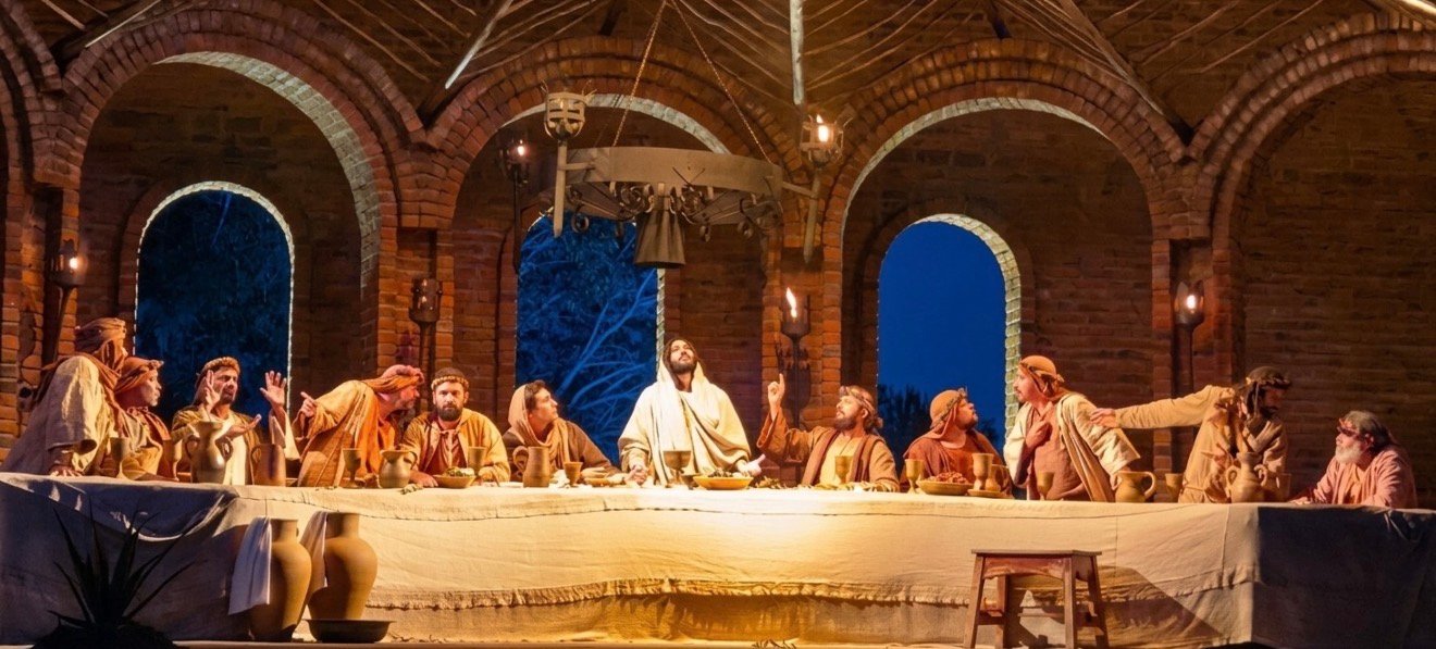 Raquel Lyra prestigia pré-estreia da Paixão de Cristo de Nova Jerusalém em celebração ao centenário de Plínio Pacheco