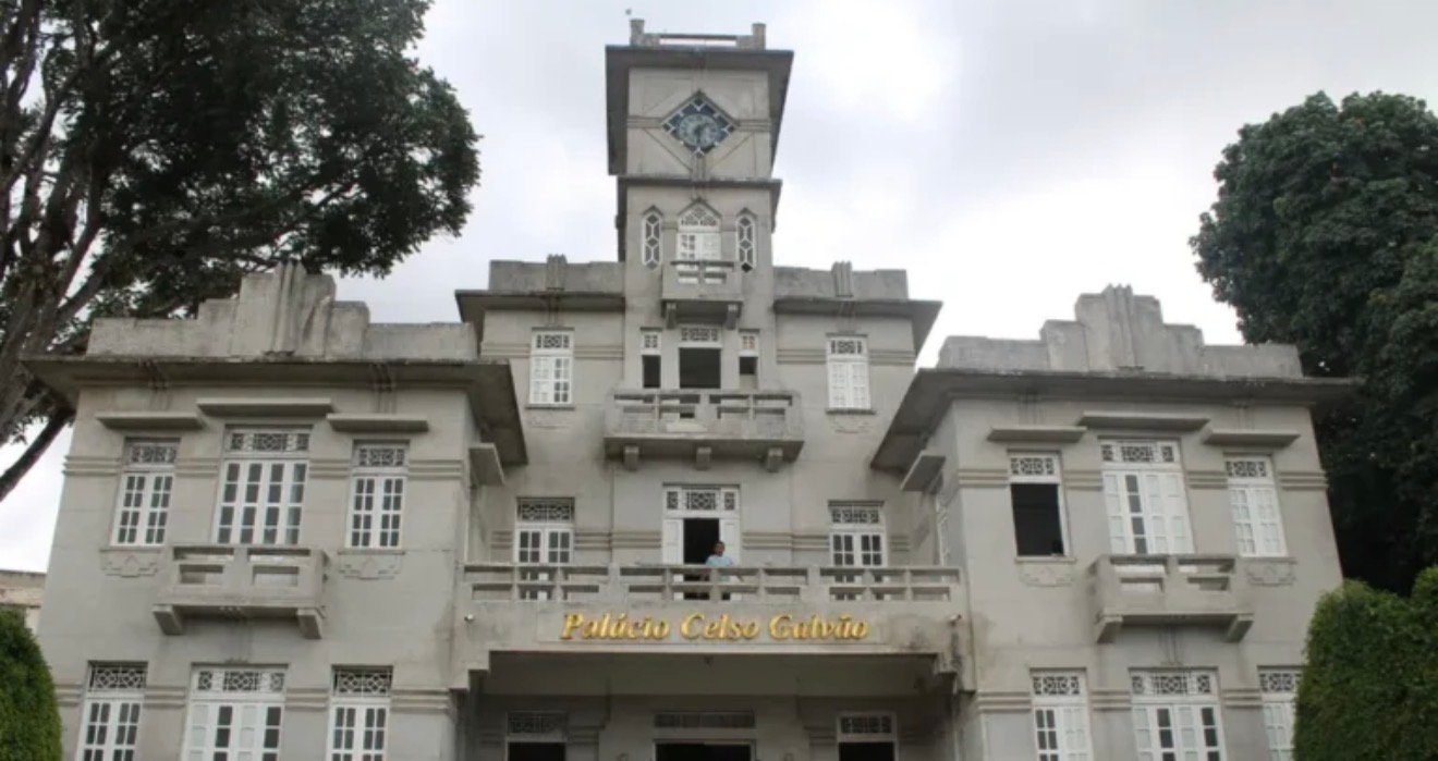 Gestão de Sivaldo Albino em Garanhuns acumula polêmicas e investigações que refletem no futuro político da família Albino