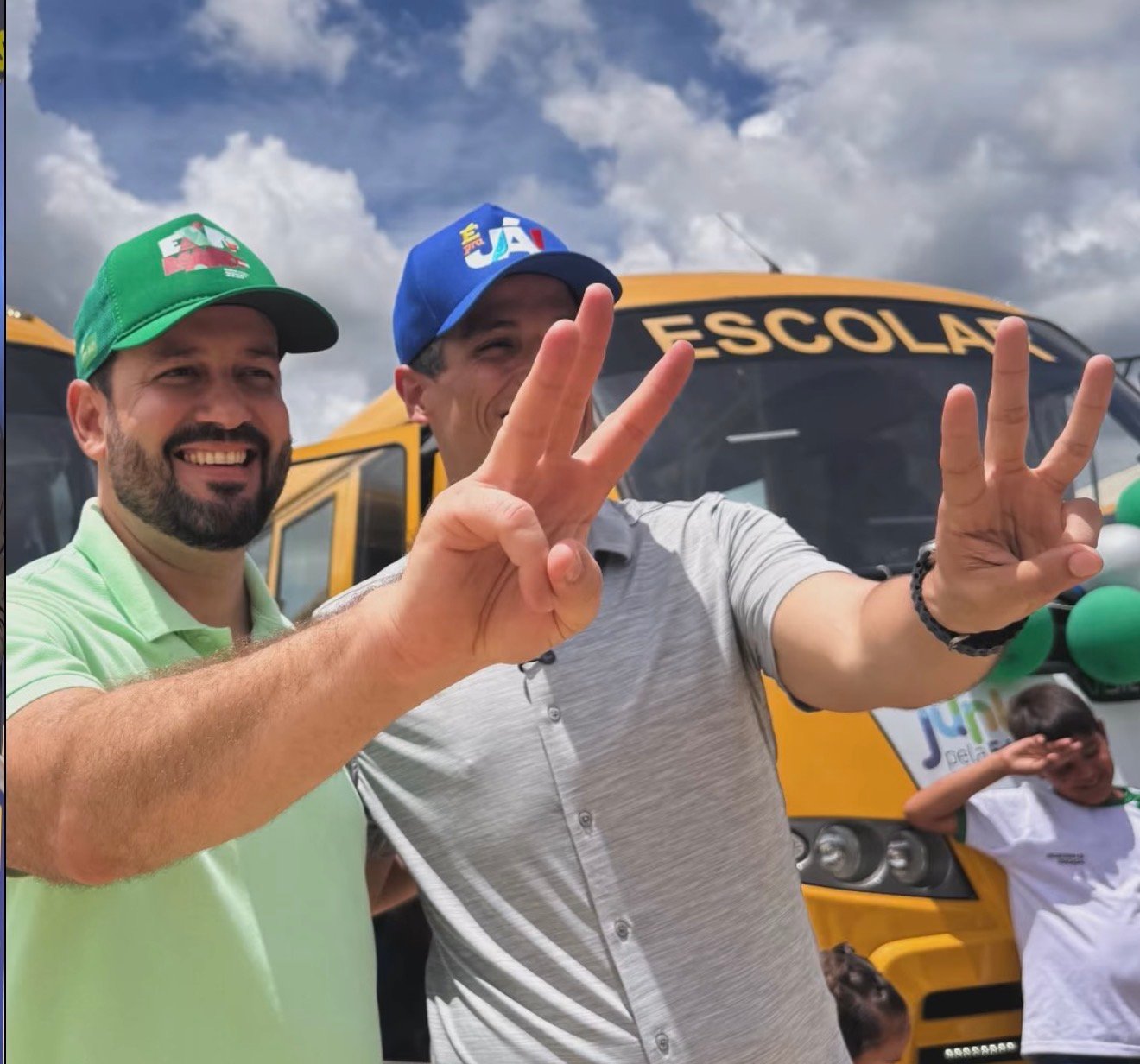 Através do deputado estadual Jarbas Filho em parceria com a governadora Raquel Lyra o município de Bodocó recebe 3 ônibus escolares para reforçar a frota na educação