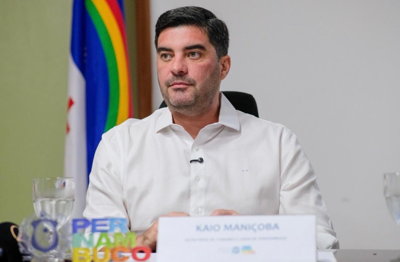 Kaio Maniçoba celebra novo voo regular operado pela Latam entre Petrolina e Recife