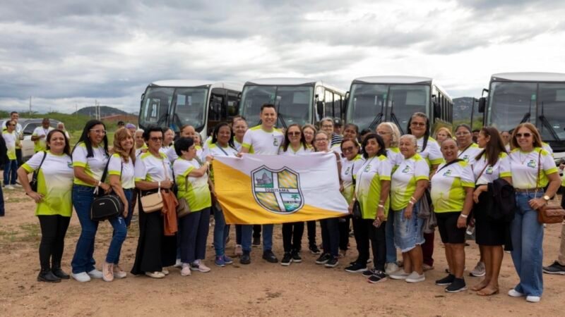 Pelo segundo ano consecutivo, Prefeitura de Toritama leva grupo da Melhor Idade para Nova Jerusalém