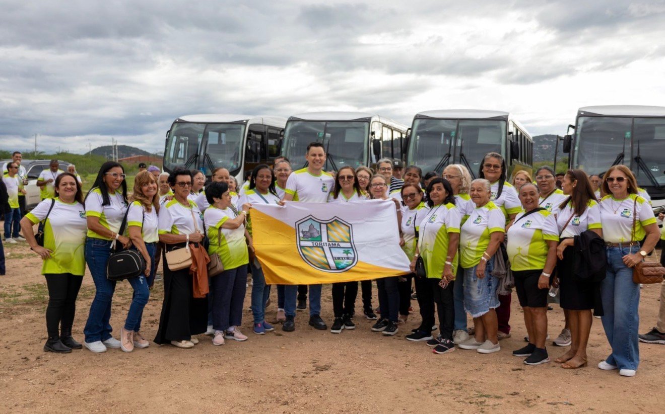 Pelo segundo ano consecutivo, Prefeitura de Toritama leva grupo da Melhor Idade para Nova Jerusalém