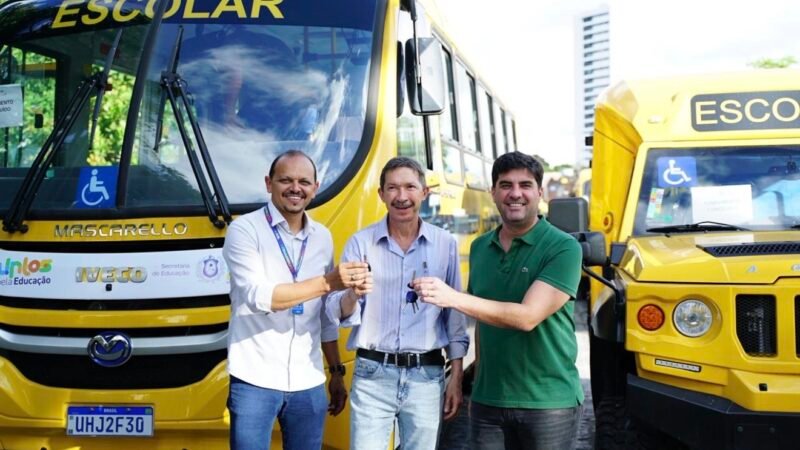 Carnaubeira da Penha é contemplada com mais dois ônibus escolares e reforça educação municipal