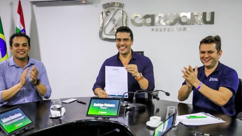 Prefeito Rodrigo Pinheiro efetiva doação de terreno para a Rodrigues Colchões