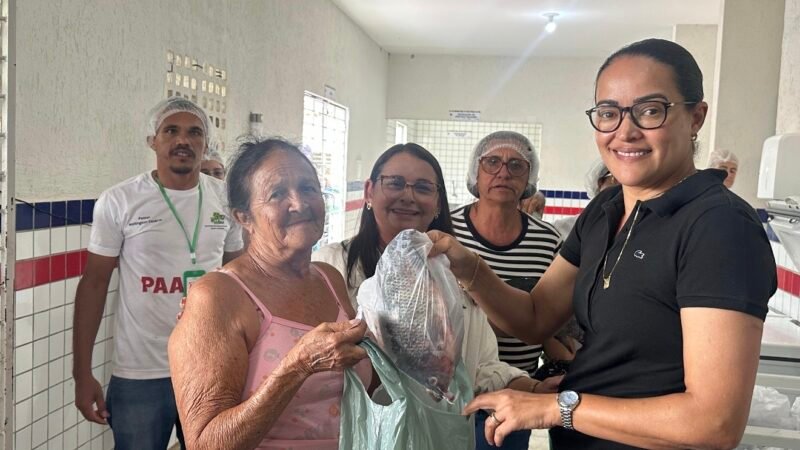 Prefeitura de Sertânia distribui 1,5 tonelada de peixes na Semana Santa.