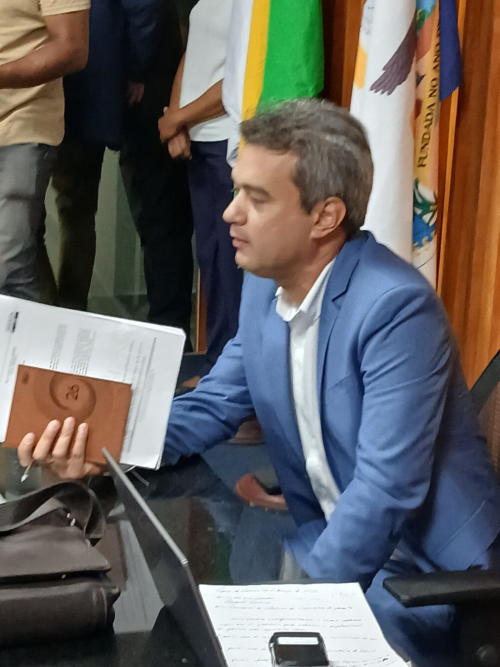 Secretário de Educação presta esclarecimentos sobre início do ano letivo na Câmara de Goiana