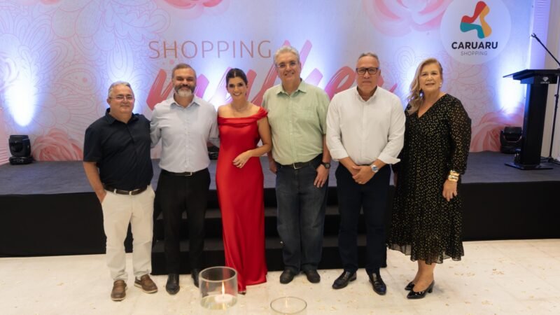 Dermatologista Mariana Delduque é homenageada pelo Caruaru Shopping durante o evento “Shopping Mulher”