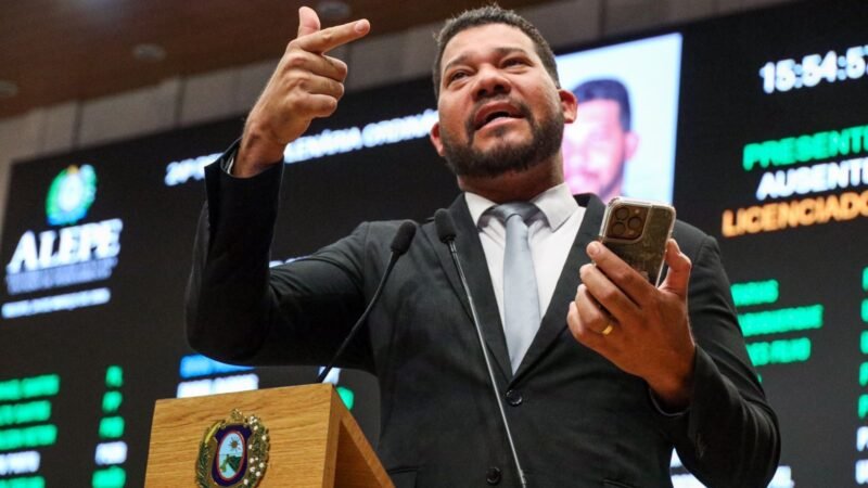 Deputado Abimael Santos denuncia atraso de salários de terceirizados na Secretaria Estadual de Educação