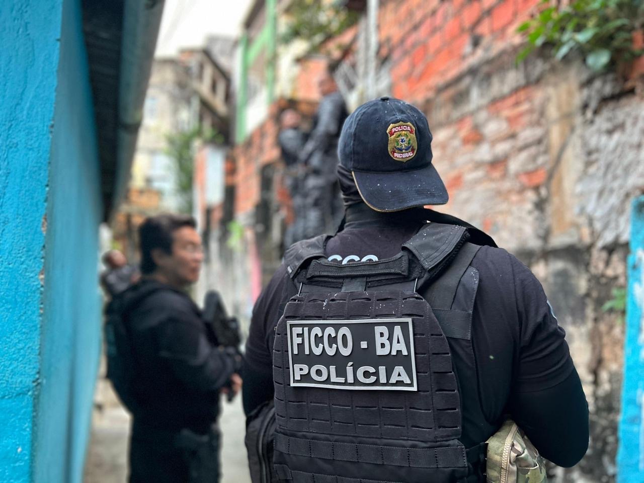 FICCO Bahia, PC e Polícia Federal da Bolívia capturam líder de facção na cidade de Santa Cruz de La Sierra