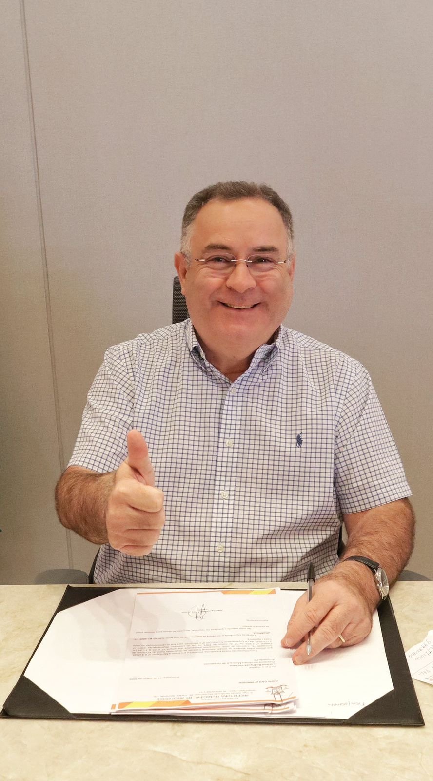 Prefeito Zeca Cavalcanti envia à Câmara projeto que cria bolsa mensal de R$ 150 para alunos da EJA em Arcoverde