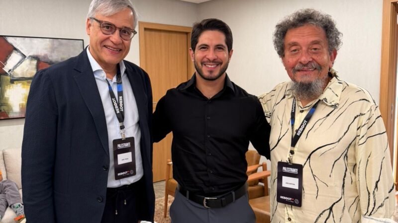 Elvis Amâncio apresenta um dos principais seminários de comunicação política do Brasil, o Reboot, em Brasília
