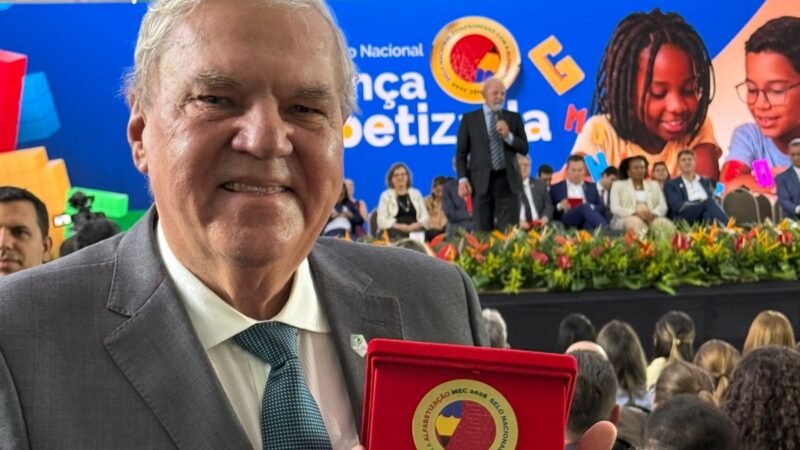 Gestão do prefeito Henrique Queiroz conquista Selo Ouro de Compromisso com a Alfabetização em Buenos Aires (PE)