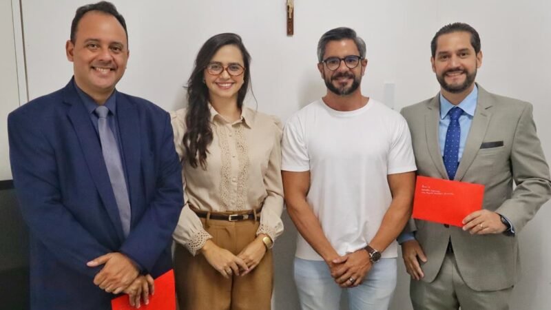 A Ordem dos Advogados do Brasil (OAB) – Subsecção Arcoverde entregou, na manhã desta segunda-feira (30), o convite oficial para a assinatura da ordem de serviço da nova sede da entidade no município.